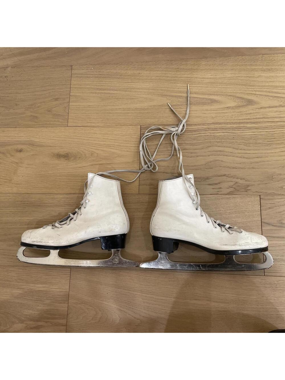 Kids White Figure Skates Youth Size 1 1/3 with TÜV GS Certified Blades